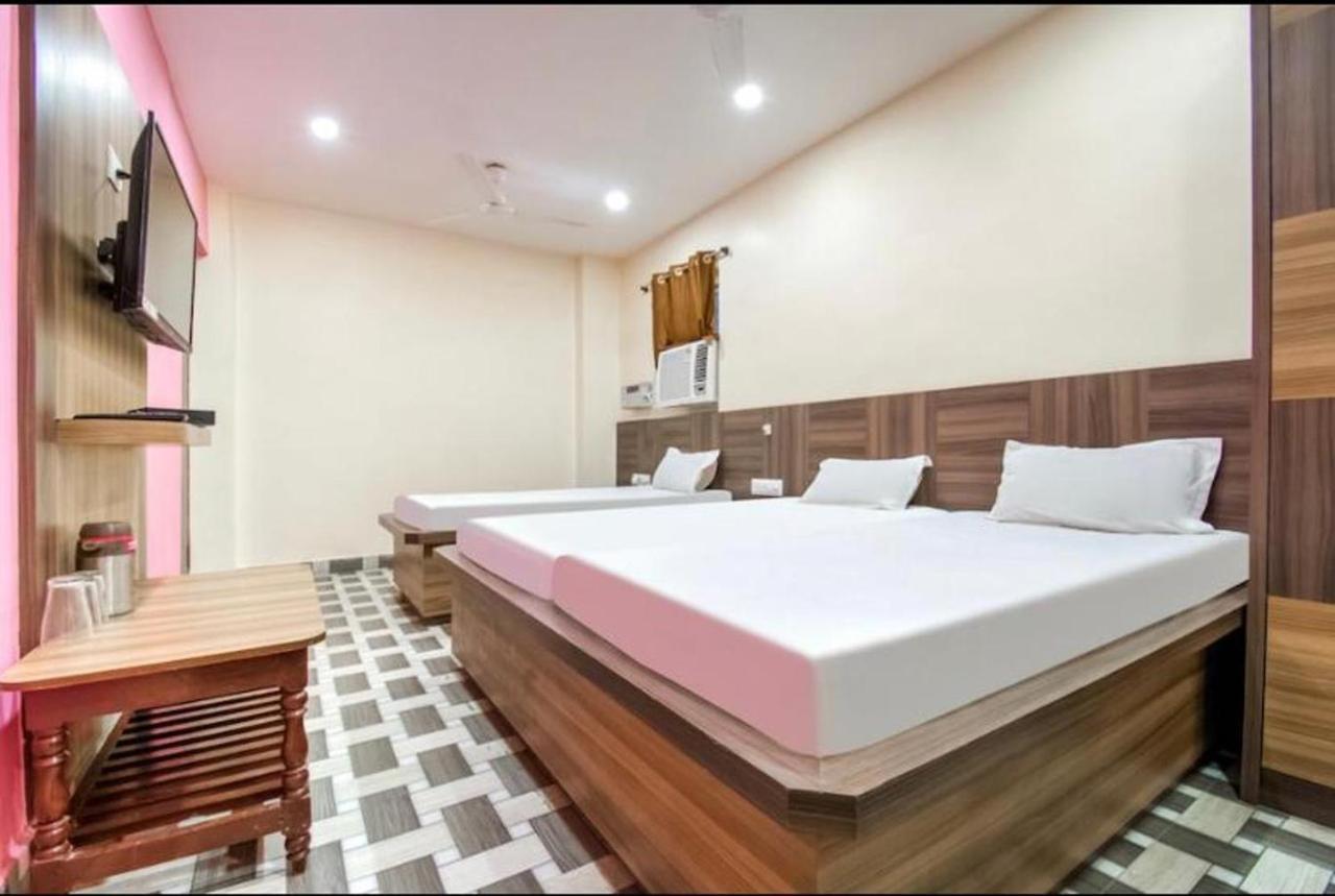 Hotel Vivek Патна Екстериор снимка