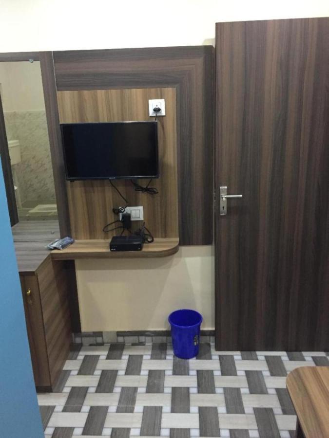 Hotel Vivek Патна Екстериор снимка
