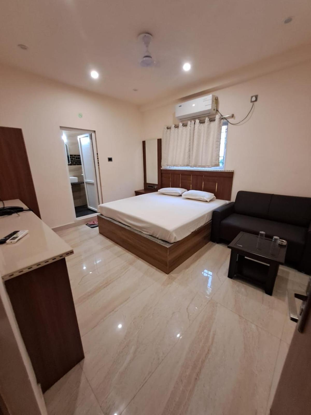 Hotel Vivek Патна Екстериор снимка