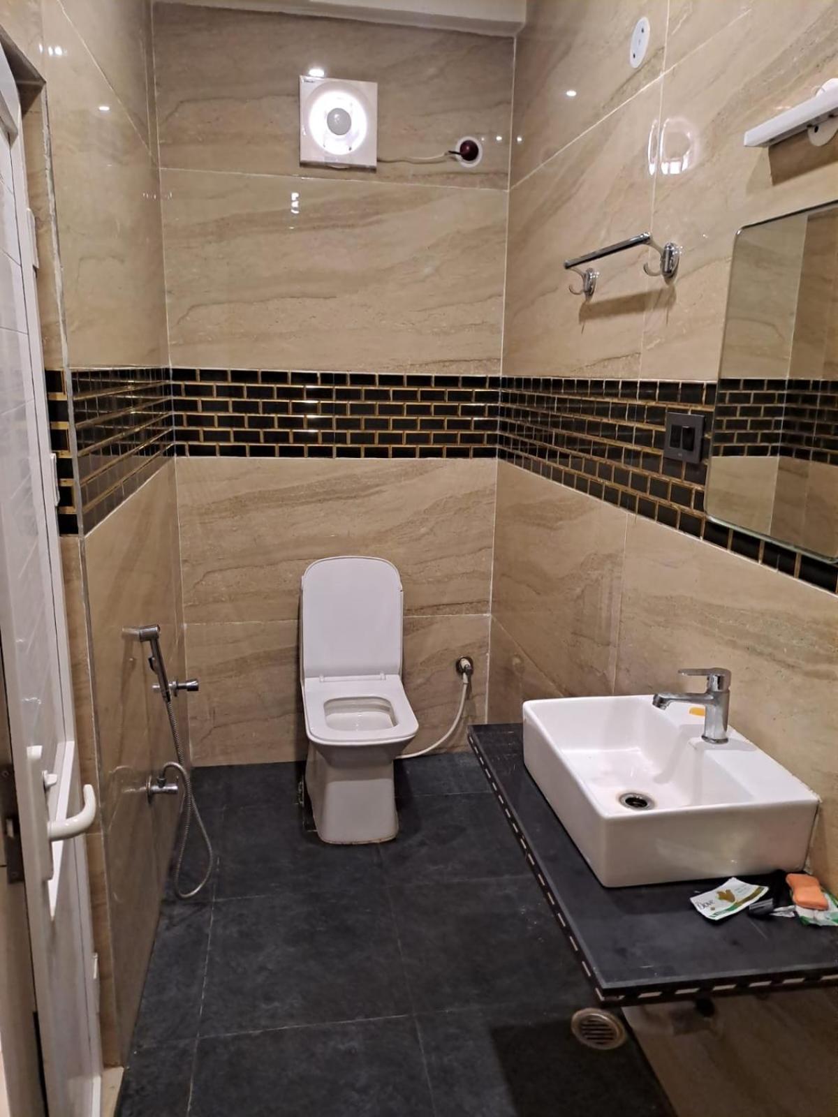 Hotel Vivek Патна Екстериор снимка