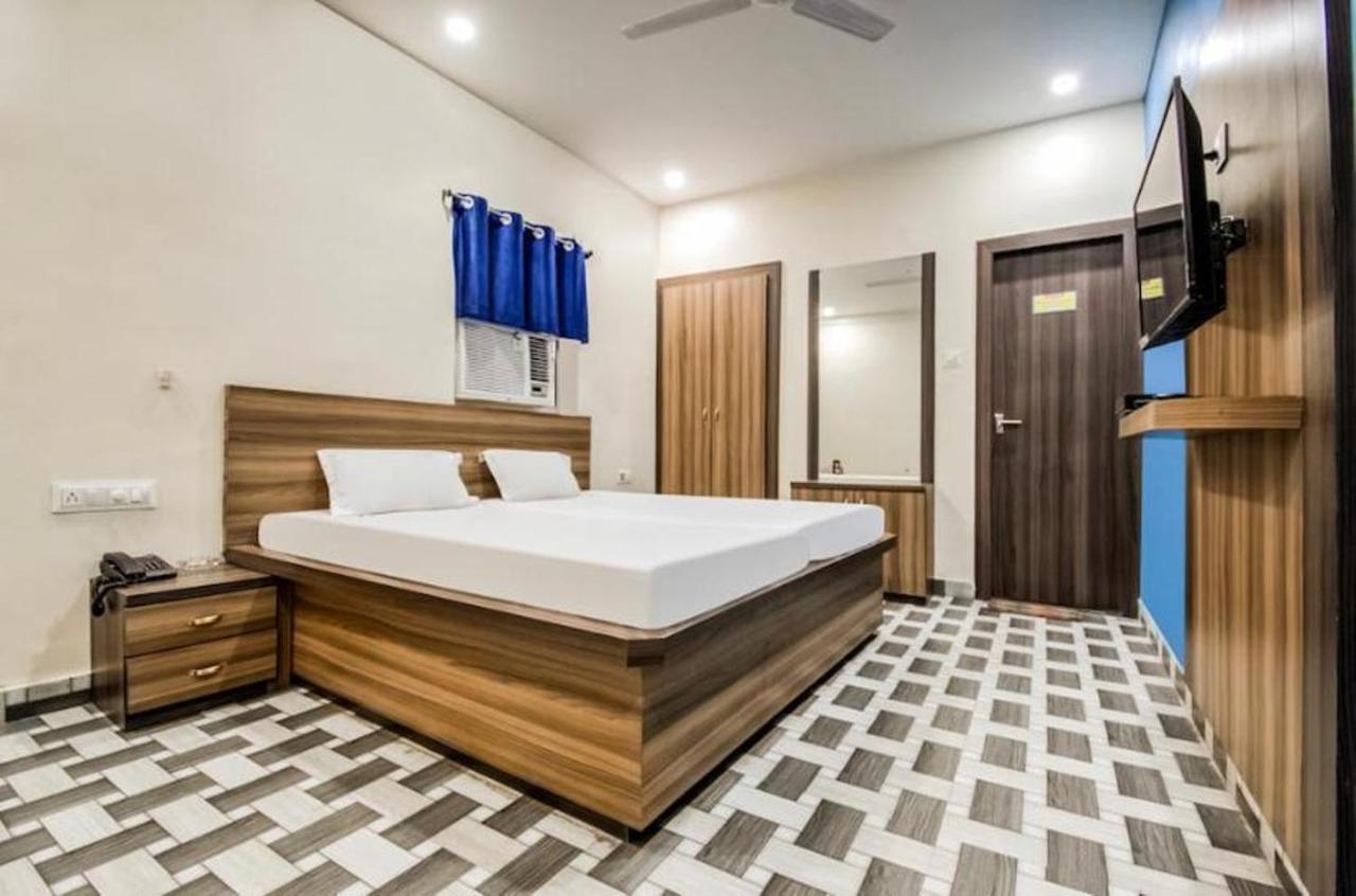 Hotel Vivek Патна Екстериор снимка
