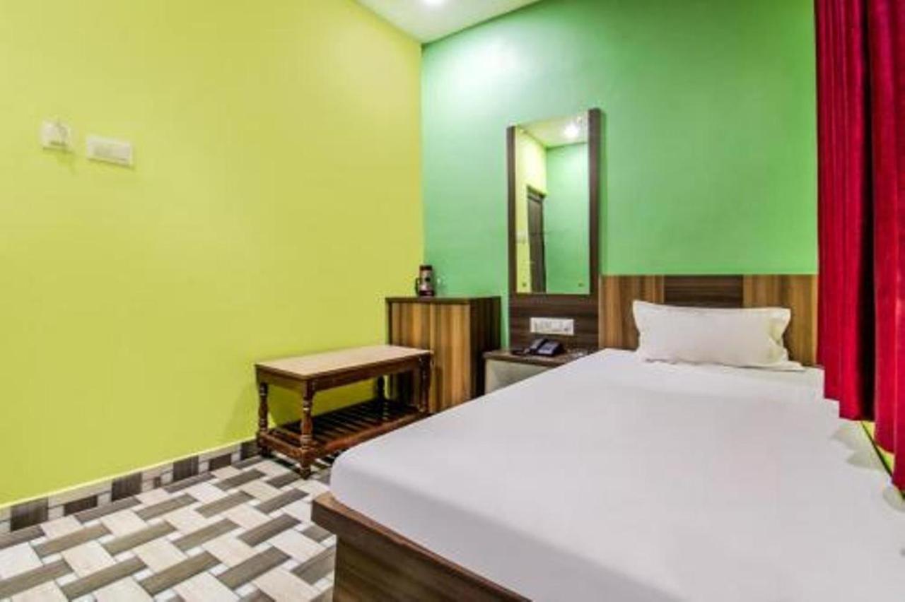 Hotel Vivek Патна Екстериор снимка