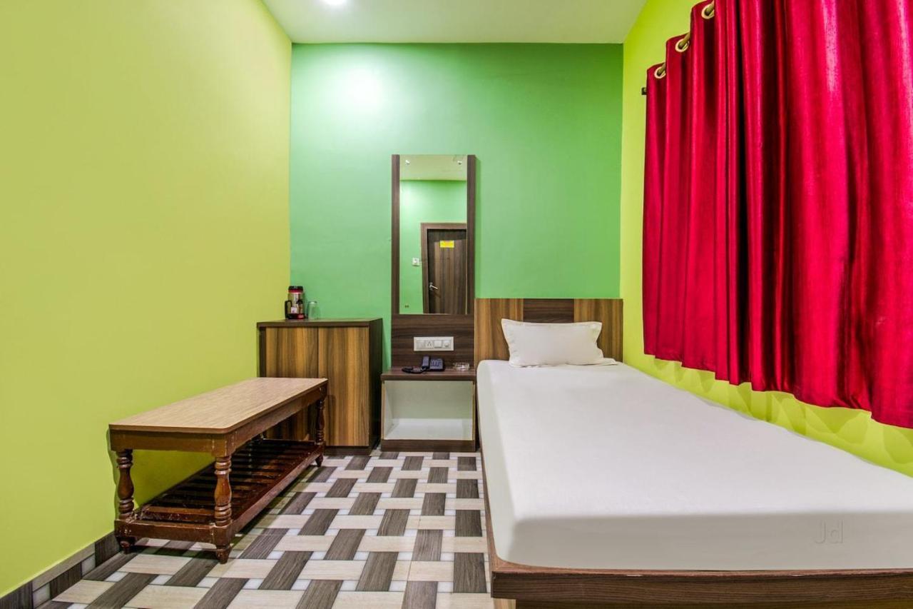 Hotel Vivek Патна Екстериор снимка